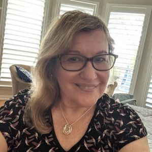 Meet your Posher, Debbie